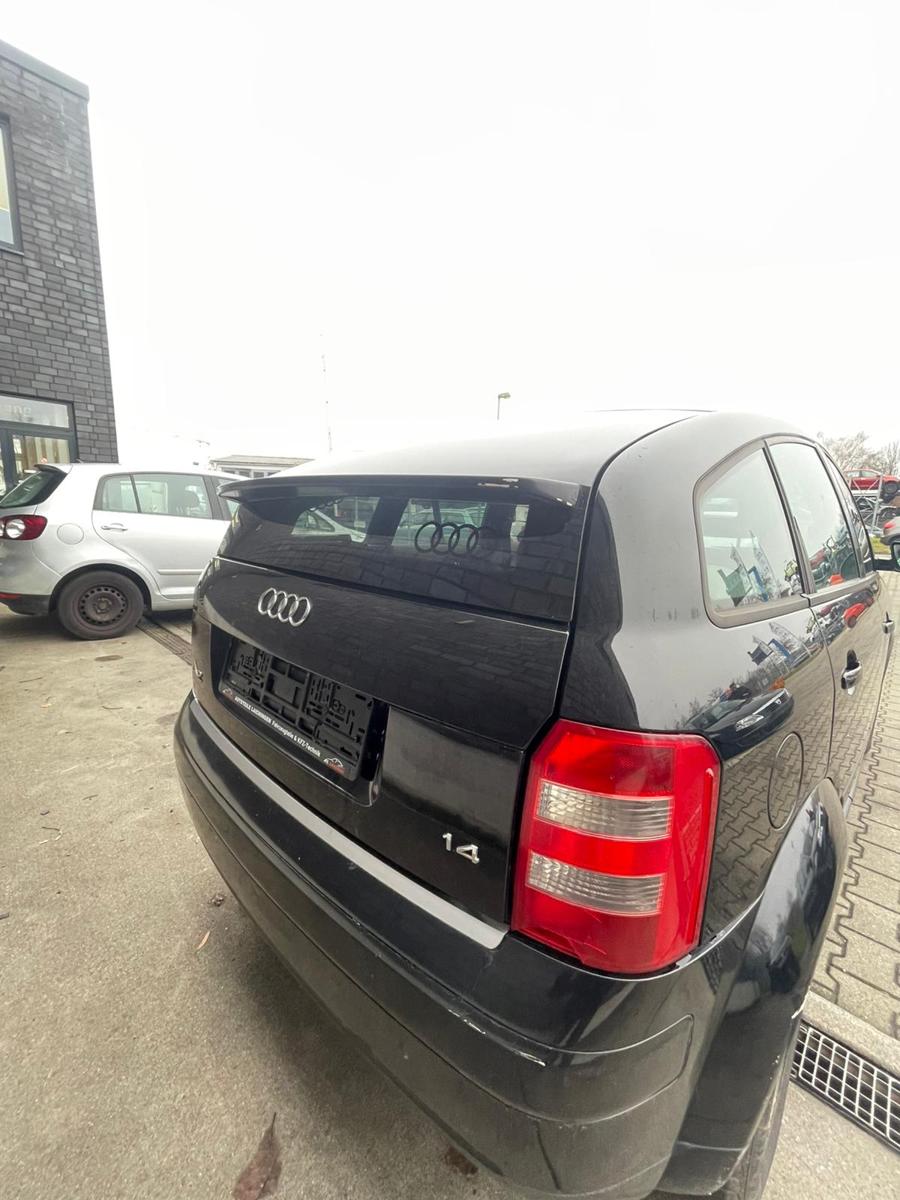 Audi A2 8Z original Heckklappe mit Scheibe LY9B Brilliantschwarz BJ01